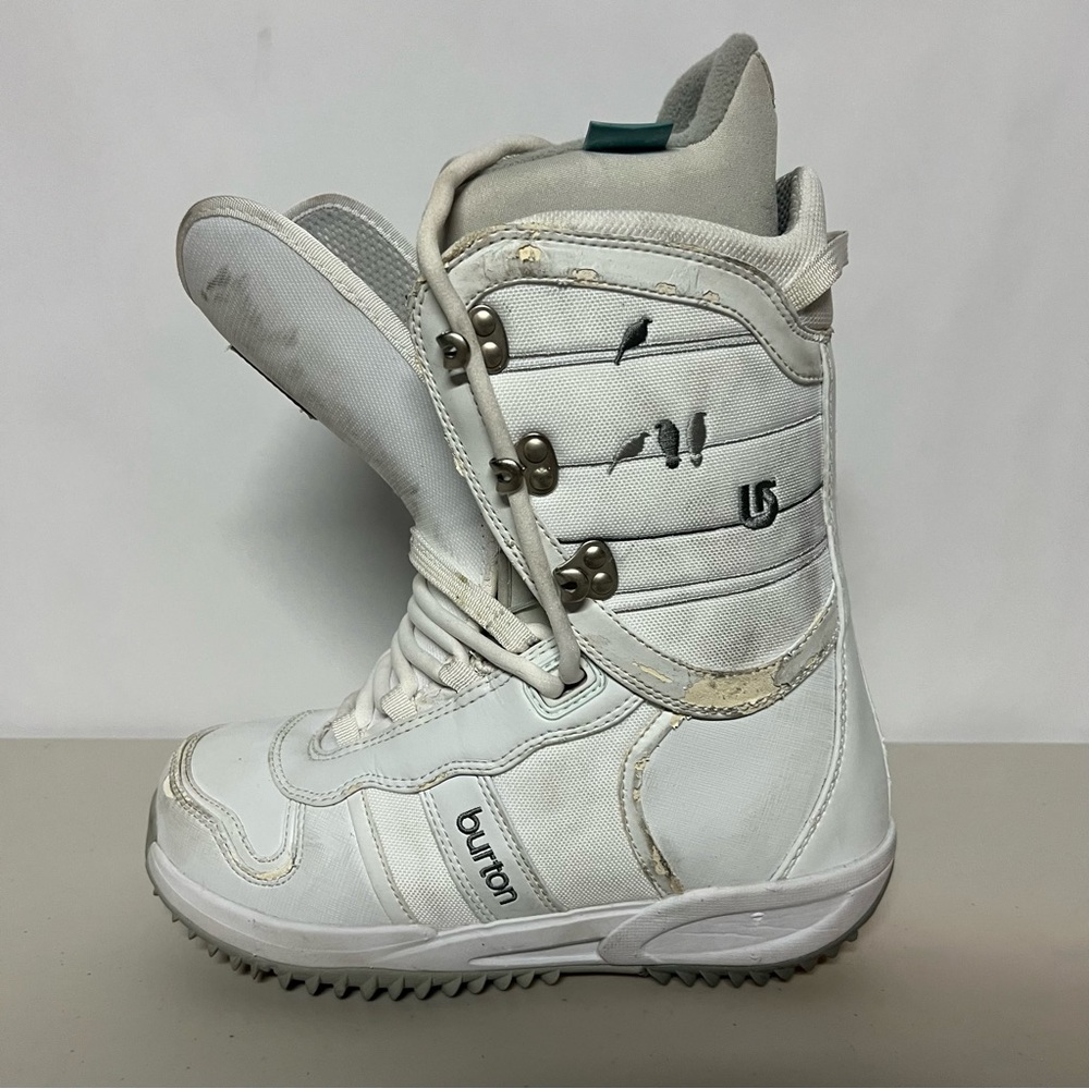 Burton Women's White Snowboard Boots - Classic White Design